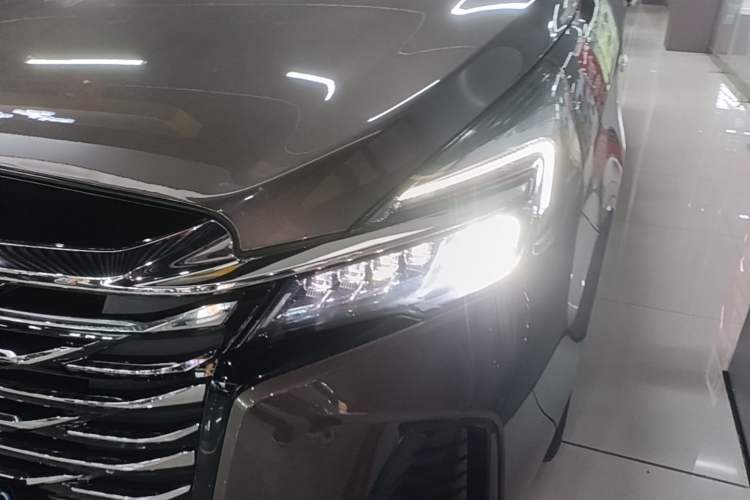Used Buick GL8 2022 Land Cruiser Executive 652T Luxury Edition with Accessibility Features Left Front Headlight