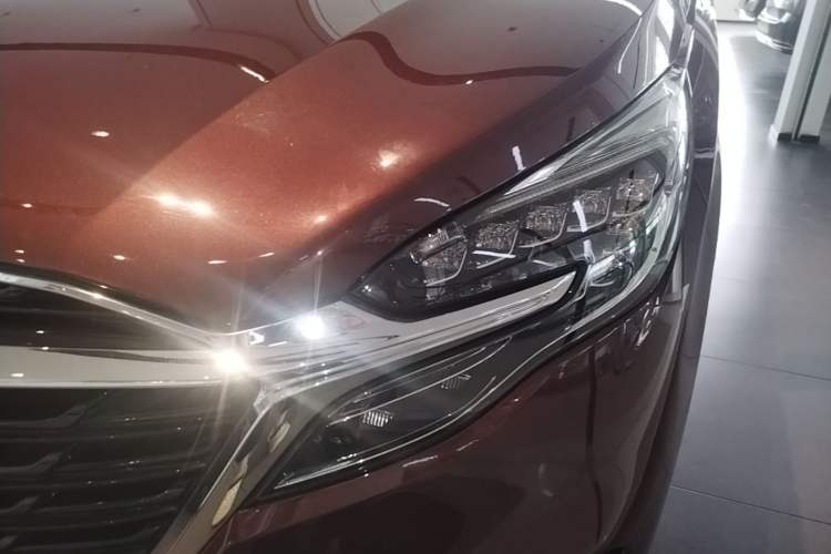 Used Buick GL8 2022 ES Landtrek 653T Comfort Edition Left Front Headlight