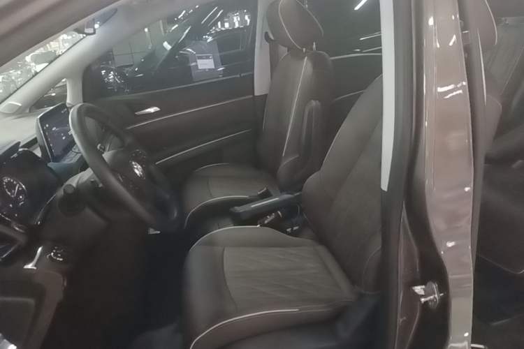 Used Buick GL8 2022 Land Cruiser Executive 652T Luxury Edition with Accessibility Features Left Front Seat