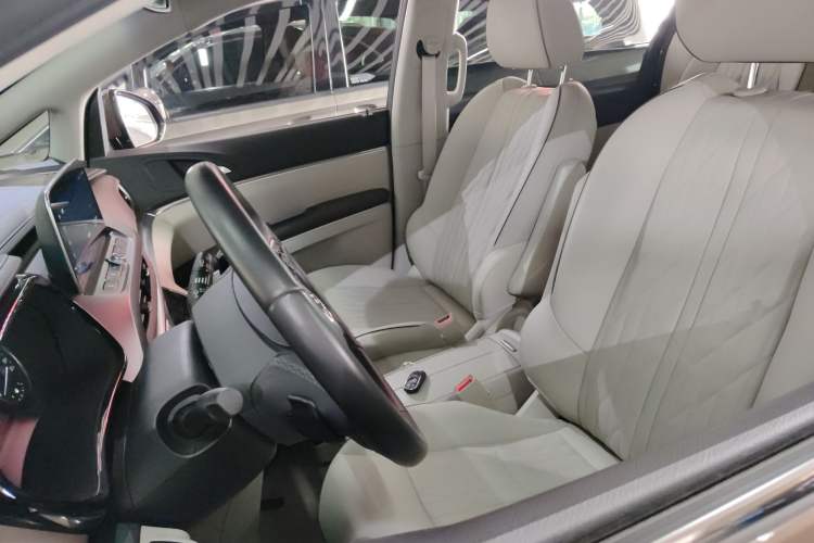 Used Buick GL8 2022 Land Business Class 652T Luxury Model Left Front Seat