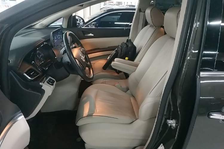 Used Buick GL8 2022 Land Executive Class 652T Prestige Model Left Front Seat