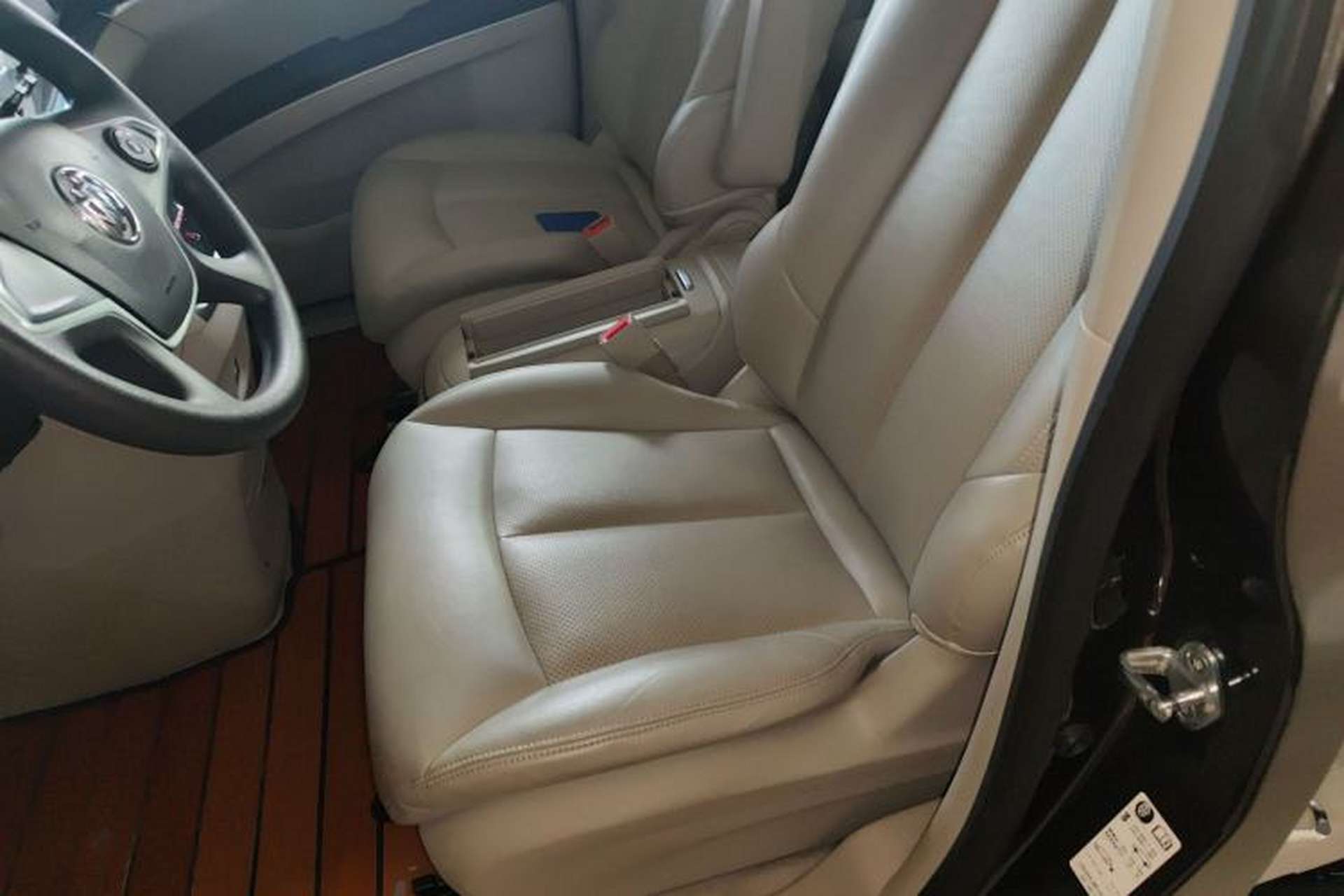 Used Buick GL8 2022 Land Cruiser Executive Class 652T Comfort Model Left Front Seat