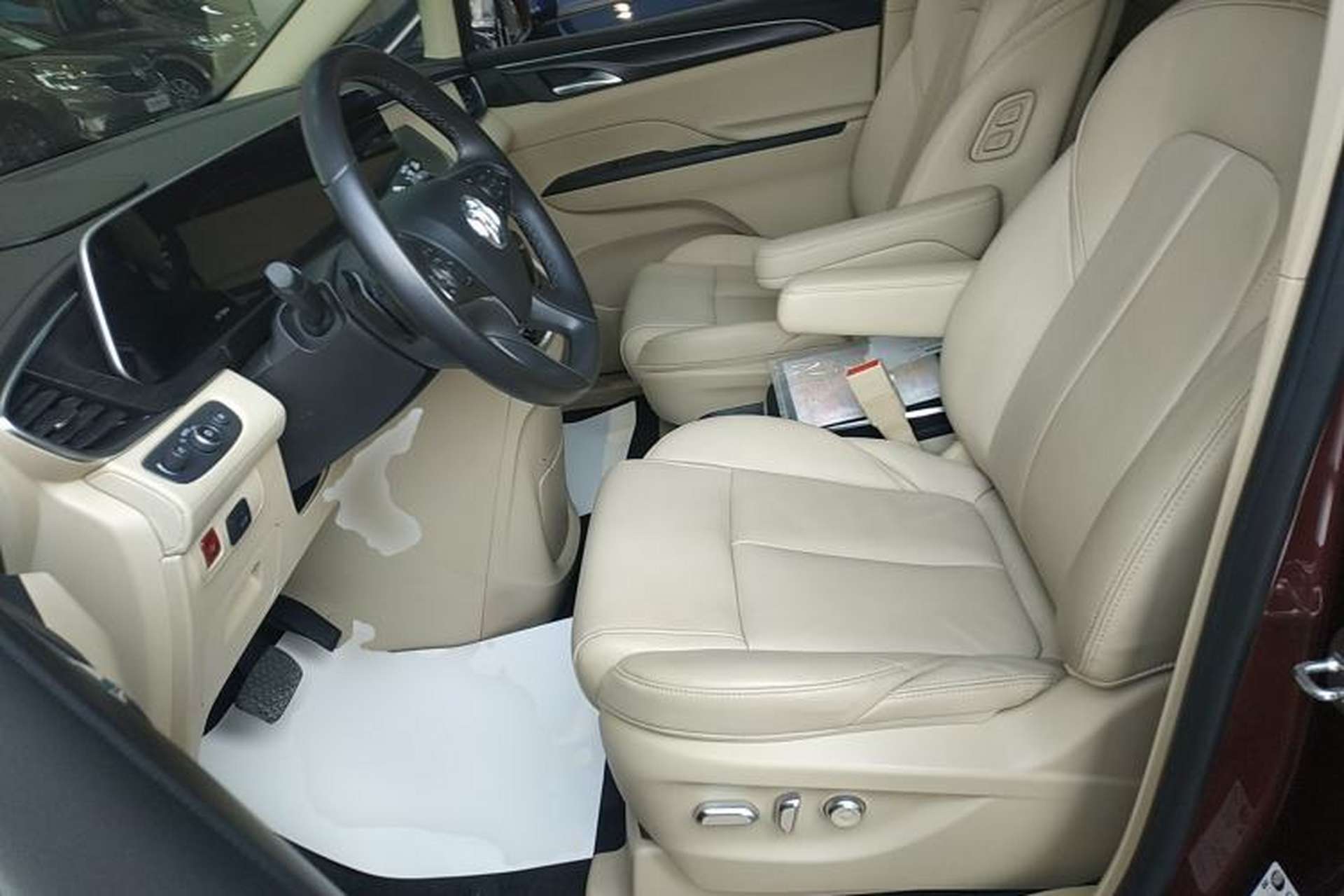 Used Buick GL8 2022 ES Landtrek 653T Luxury Edition Left Front Seat