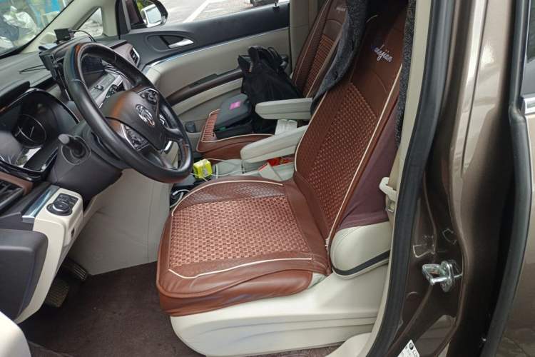 Used Buick GL8 2022 Land Cruiser Executive Class 652T Smart Luxury Model Left Front Seat