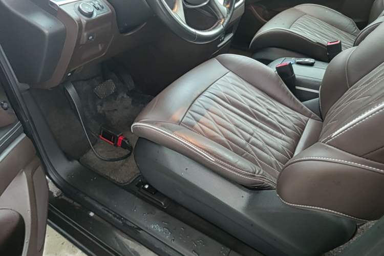 Used Buick GL8 2022 Land Business Class 652T Luxury Model Left Front Seat