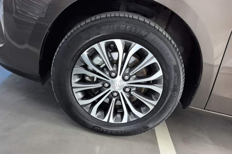 Used Buick GL8 2022 Land Cruiser Executive Class 652T Comfort Model Left Front Wheel Hub
