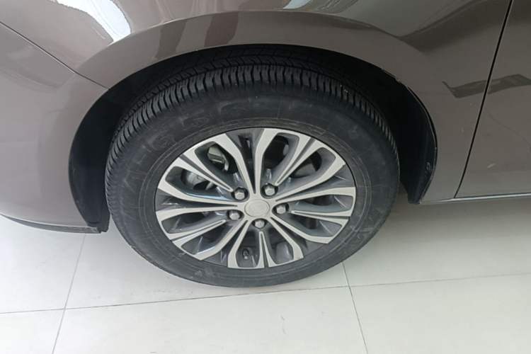 Used Buick GL8 2022 Land Cruiser Executive Class 652T Comfort Model Left Front Wheel Hub