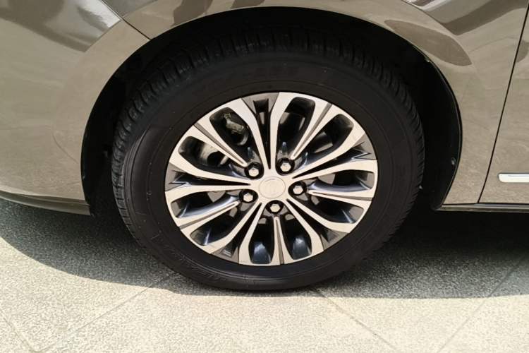 Used Buick GL8 2022 Land Business Class 652T Luxury Model Left Front Wheel Hub