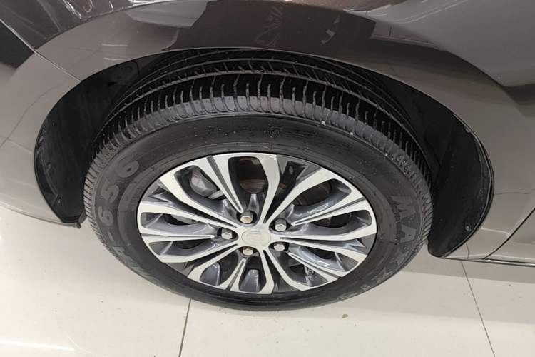 Used Buick GL8 2022 Land Cruiser Executive Class 652T Comfort Model Left Front Wheel Hub