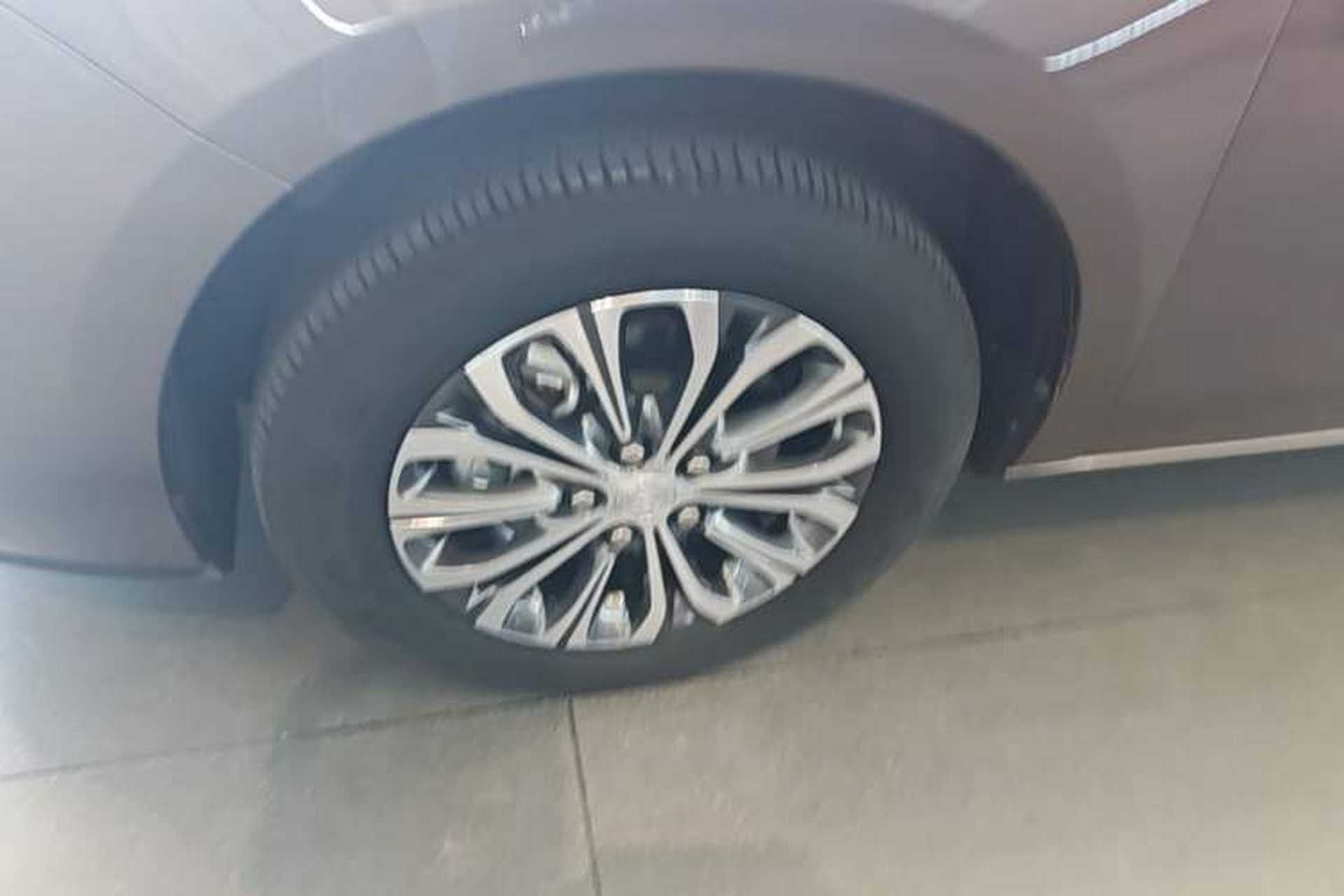 Used Buick GL8 2022 Land Cruiser Executive Class 652T Comfort Model Left Front Wheel Hub