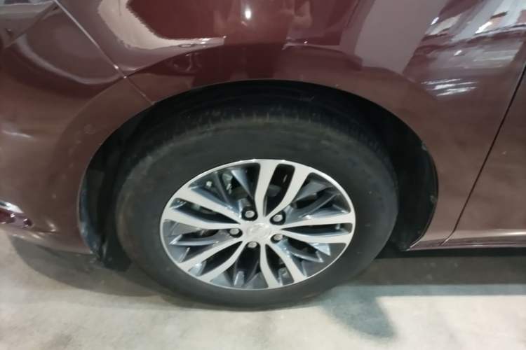 Used Buick GL8 2022 ES Landtrek 653T Luxury Edition Left Front Wheel Hub
