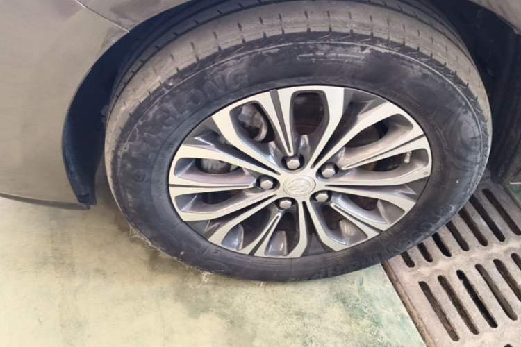 Used Buick GL8 2022 Land Business Class 652T Luxury Model Left Front Wheel Hub