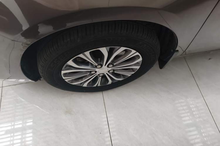Used Buick GL8 2022 Land Cruiser Executive Class 652T Comfort Model Left Front Wheel Hub