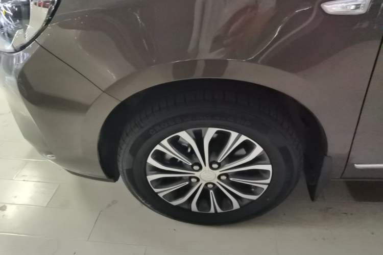 Used Buick GL8 2022 Land Business Class 652T Luxury Model Left Front Wheel Hub