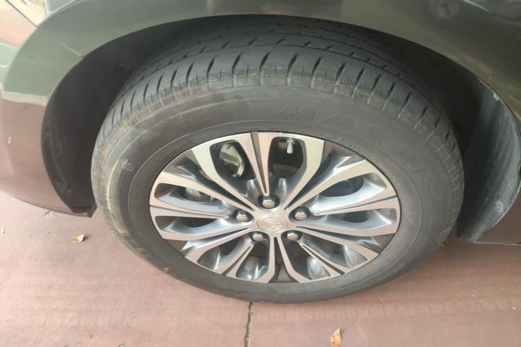 Used Buick GL8 2022 Land Business Class 652T Luxury Model Left Front Wheel Hub