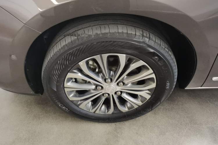 Used Buick GL8 2022 Land Executive Class 652T Prestige Model Left Front Wheel Hub