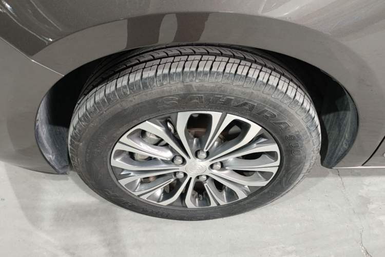 Used Buick GL8 2022 Land Business Class 652T Luxury Model Left Front Wheel Hub