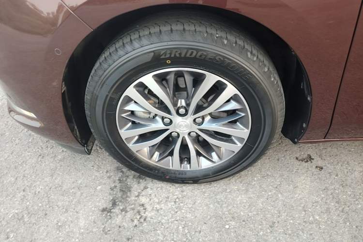 Used Buick GL8 2022 ES Landtrek 653T Luxury Edition Left Front Wheel Hub