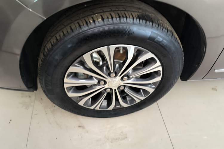 Used Buick GL8 2022 Land Business Class 652T Luxury Model Left Front Wheel Hub