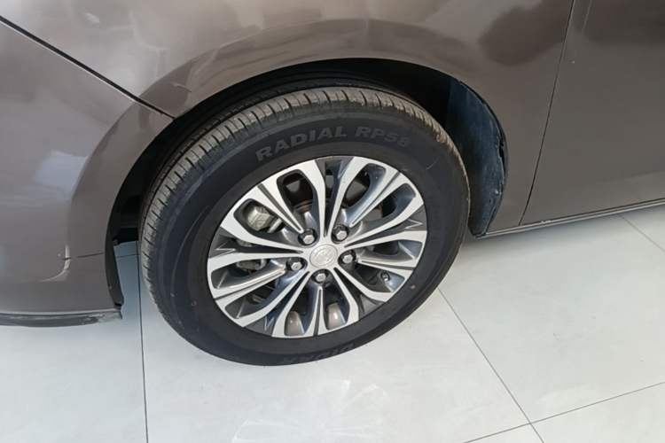 Used Buick GL8 2022 Land Cruiser Executive Class 652T Comfort Model Left Front Wheel Hub