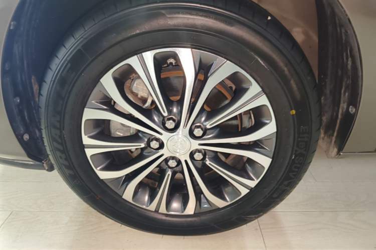 Used Buick GL8 2022 Land Business Class 652T Luxury Model Left Front Wheel Hub
