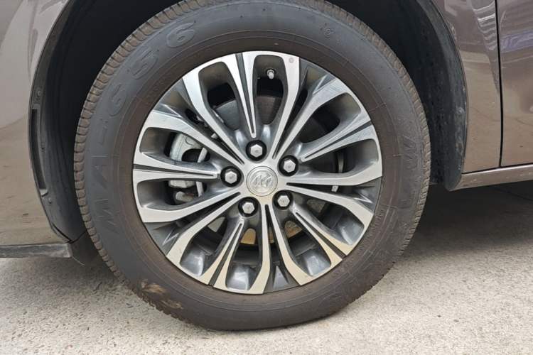 Used Buick GL8 2022 Land Cruiser Executive Class 652T Comfort Model Left Front Wheel Hub