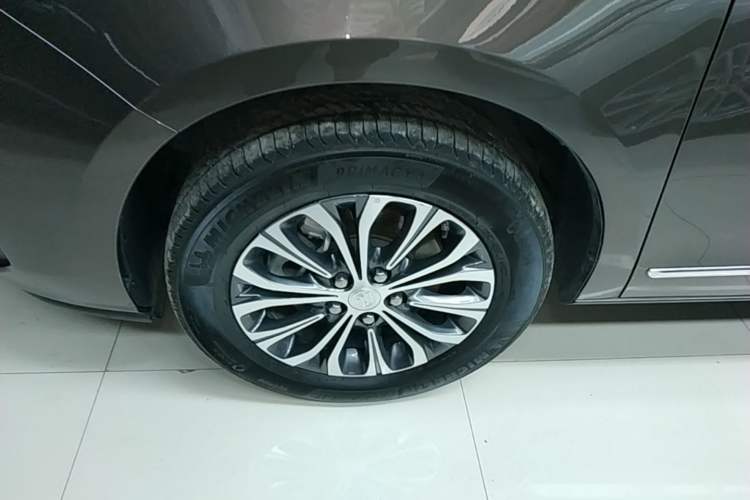 Used Buick GL8 2022 Land Business Class 652T Luxury Model Left Front Wheel Hub