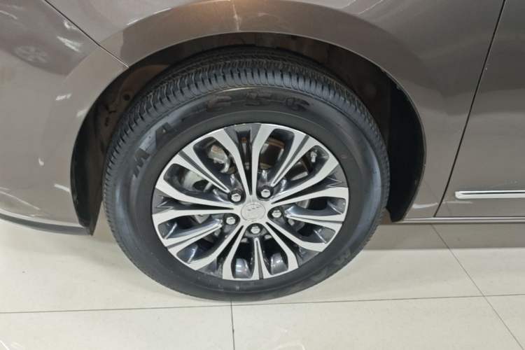 Used Buick GL8 2022 Land Business Class 652T Luxury Model Left Front Wheel Hub
