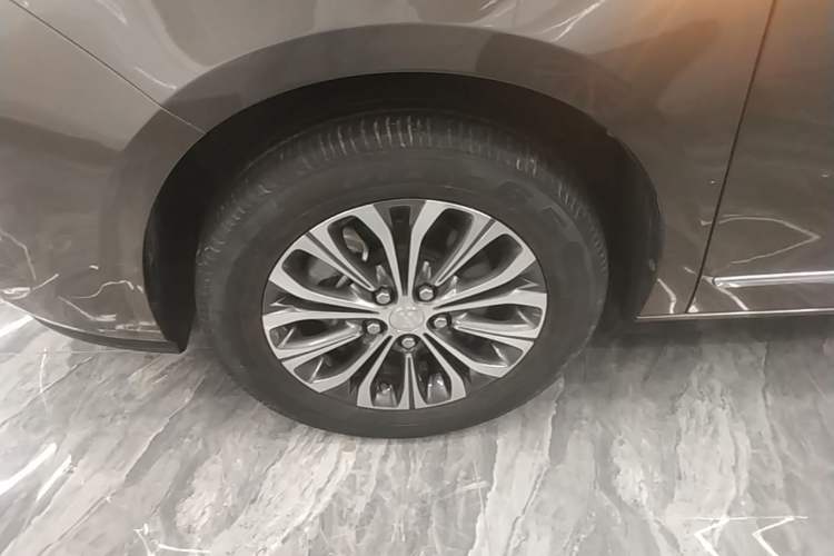 Used Buick GL8 2022 Land Business Class 652T Luxury Model Left Front Wheel Hub