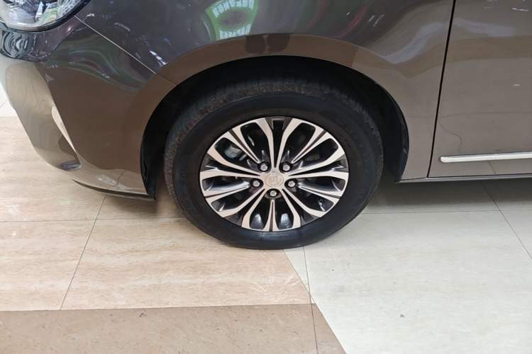 Used Buick GL8 2022 Land Business Class 652T Luxury Model Left Front Wheel Hub