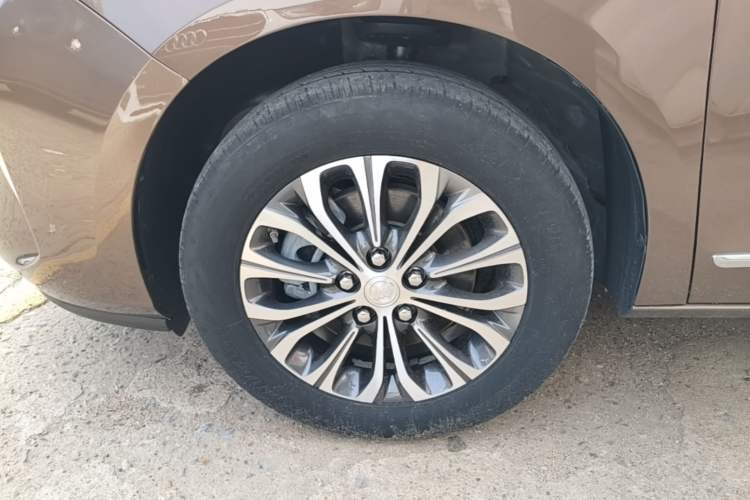 Used Buick GL8 2022 Land Business Class 652T Luxury Model Left Front Wheel Hub
