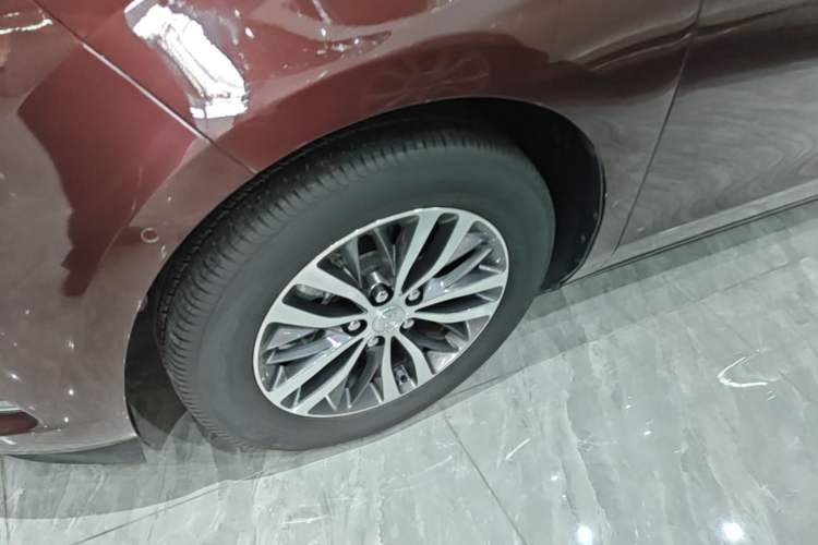 Used Buick GL8 2022 ES Landtrek 653T Luxury Edition Left Front Wheel Hub