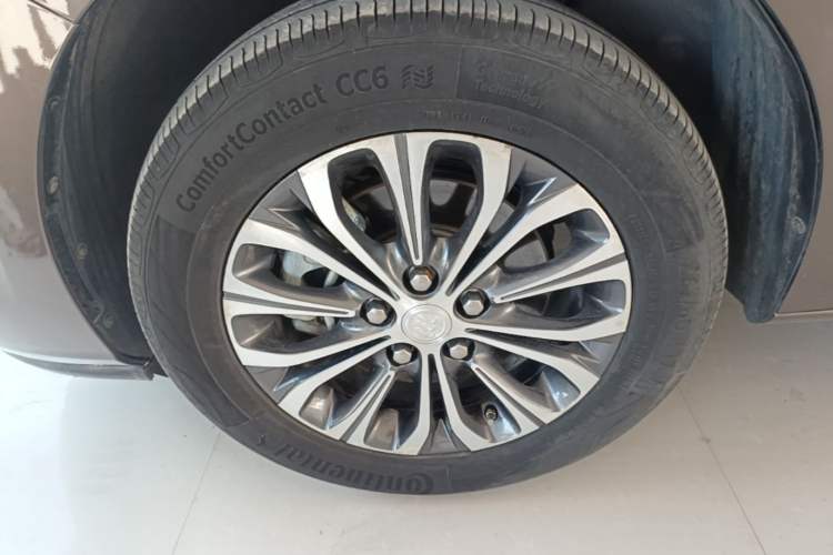 Used Buick GL8 2022 Land Cruiser Executive Class 652T Comfort Model Left Front Wheel Hub