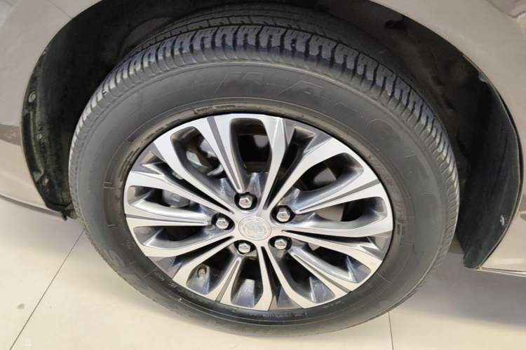 Used Buick GL8 2022 Land Business Class 652T Luxury Model Left Front Wheel Hub