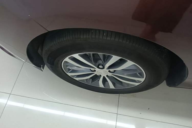 Used Buick GL8 2022 ES Landtrek 653T Comfort Edition Left Front Wheel Hub