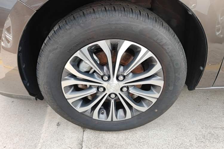 Used Buick GL8 2022 Land Cruiser Executive Class 652T Comfort Model Left Front Wheel Hub