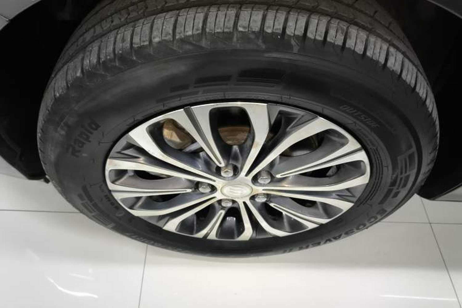 Used Buick GL8 2022 Land Cruiser Executive Class 652T Comfort Model Left Front Wheel Hub