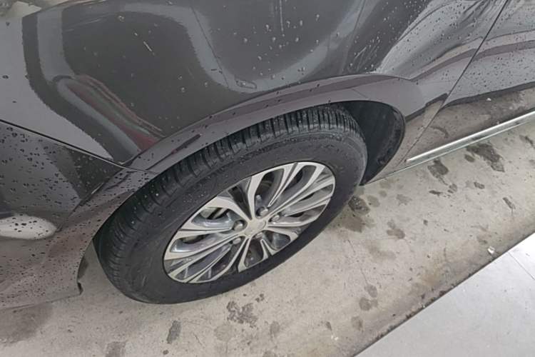 Used Buick GL8 2022 Land Business Class 652T Luxury Model Left Front Wheel Hub