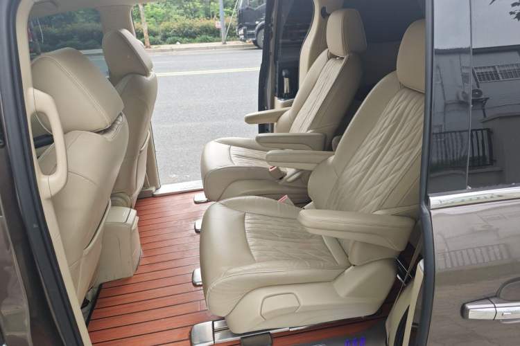 Used Buick GL8 2022 Land Cruiser Executive Class 652T Smart Luxury Model Left Rear Seat