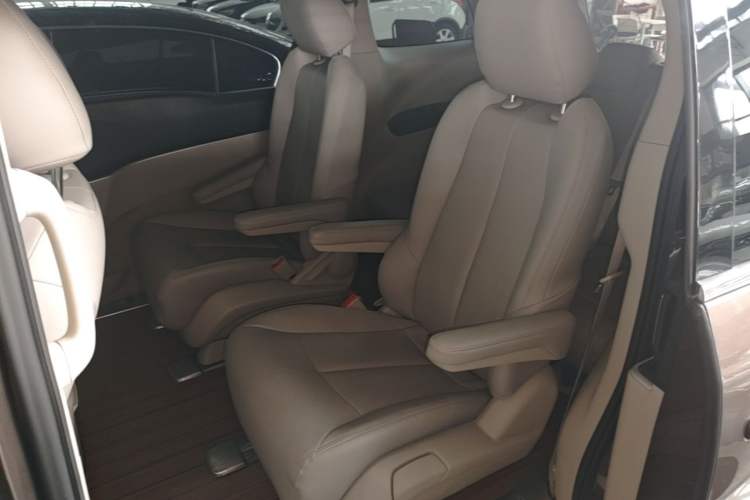 Used Buick GL8 2022 Land Cruiser Executive Class 652T Comfort Model Left Rear Seat