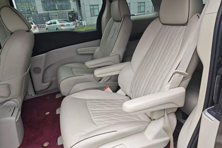 Used Buick GL8 2022 Land Business Class 652T Luxury Model Left Rear Seat