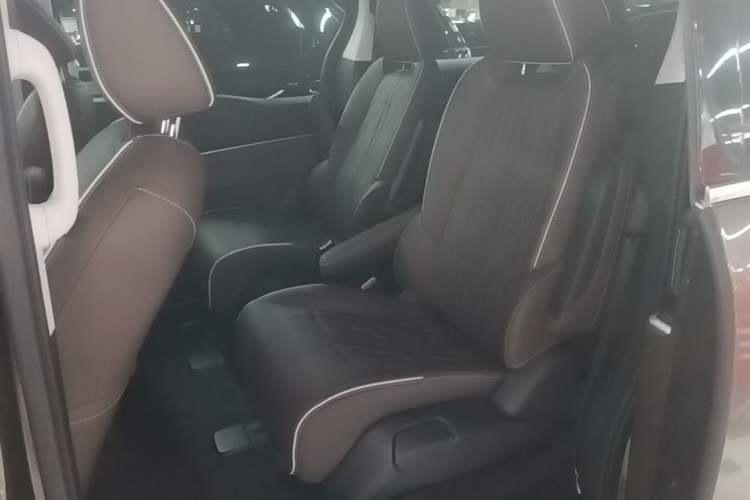 Used Buick GL8 2022 Land Cruiser Executive 652T Luxury Edition with Accessibility Features Left Rear Seat