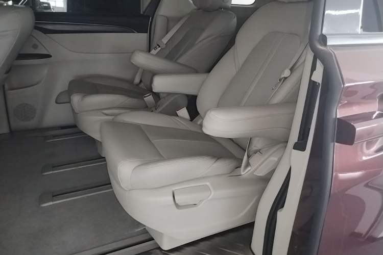 Used Buick GL8 2022 ES Landtrek 653T Comfort Edition Left Rear Seat