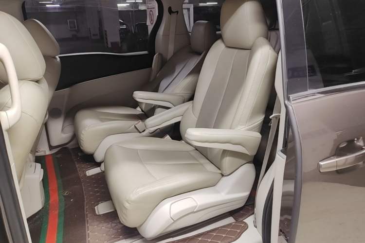 Used Buick GL8 2022 Land Cruiser Executive Class 652T Comfort Model Left Rear Seat
