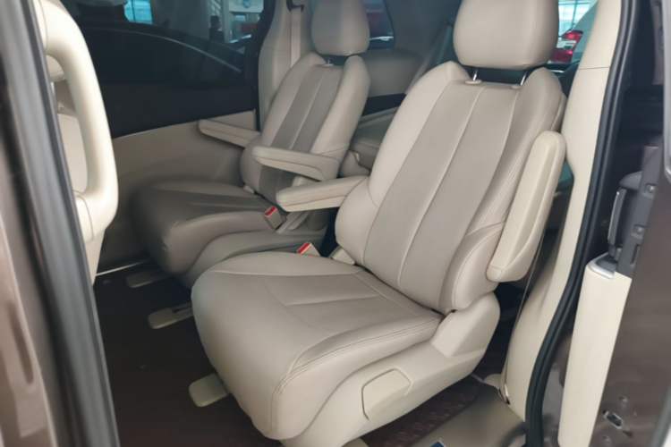 Used Buick GL8 2022 Land Cruiser Executive Class 652T Comfort Model Left Rear Seat