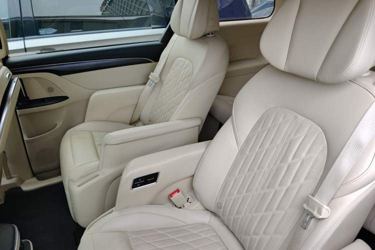 Used Buick GL8 2022 ES Land Cruiser 653T Luxury Model Left Rear Seat