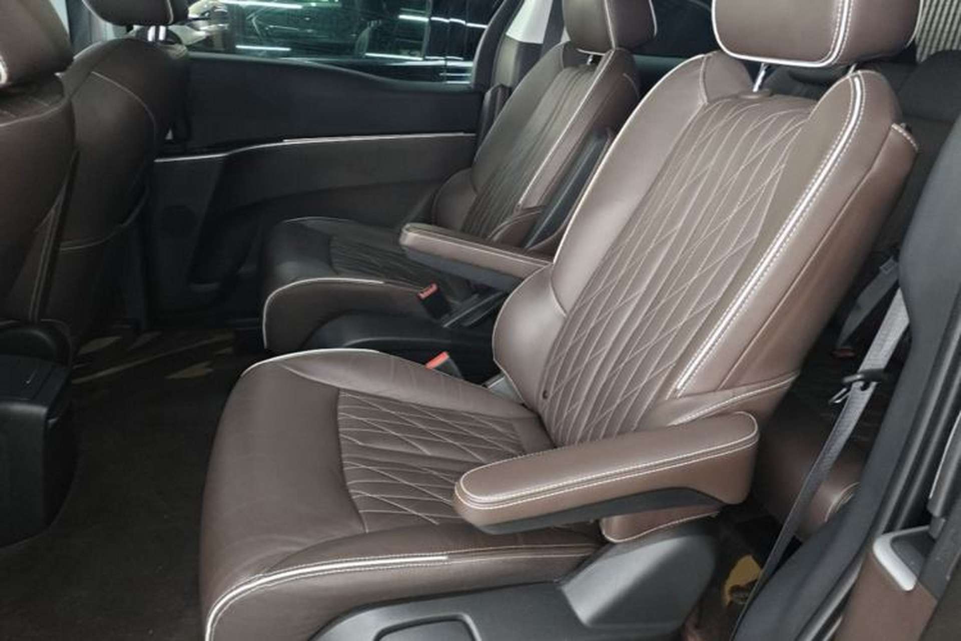 Used Buick GL8 2022 Land Executive Class 652T Prestige Model Left Rear Seat