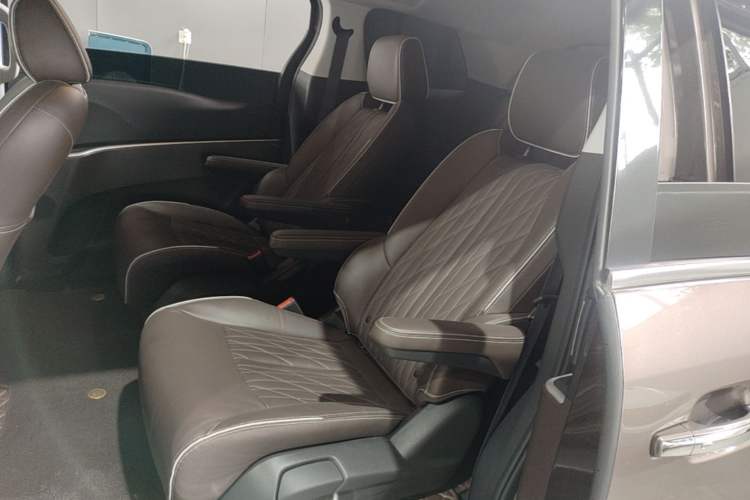 Used Buick GL8 2022 Land Business Class 652T Luxury Model Left Rear Seat
