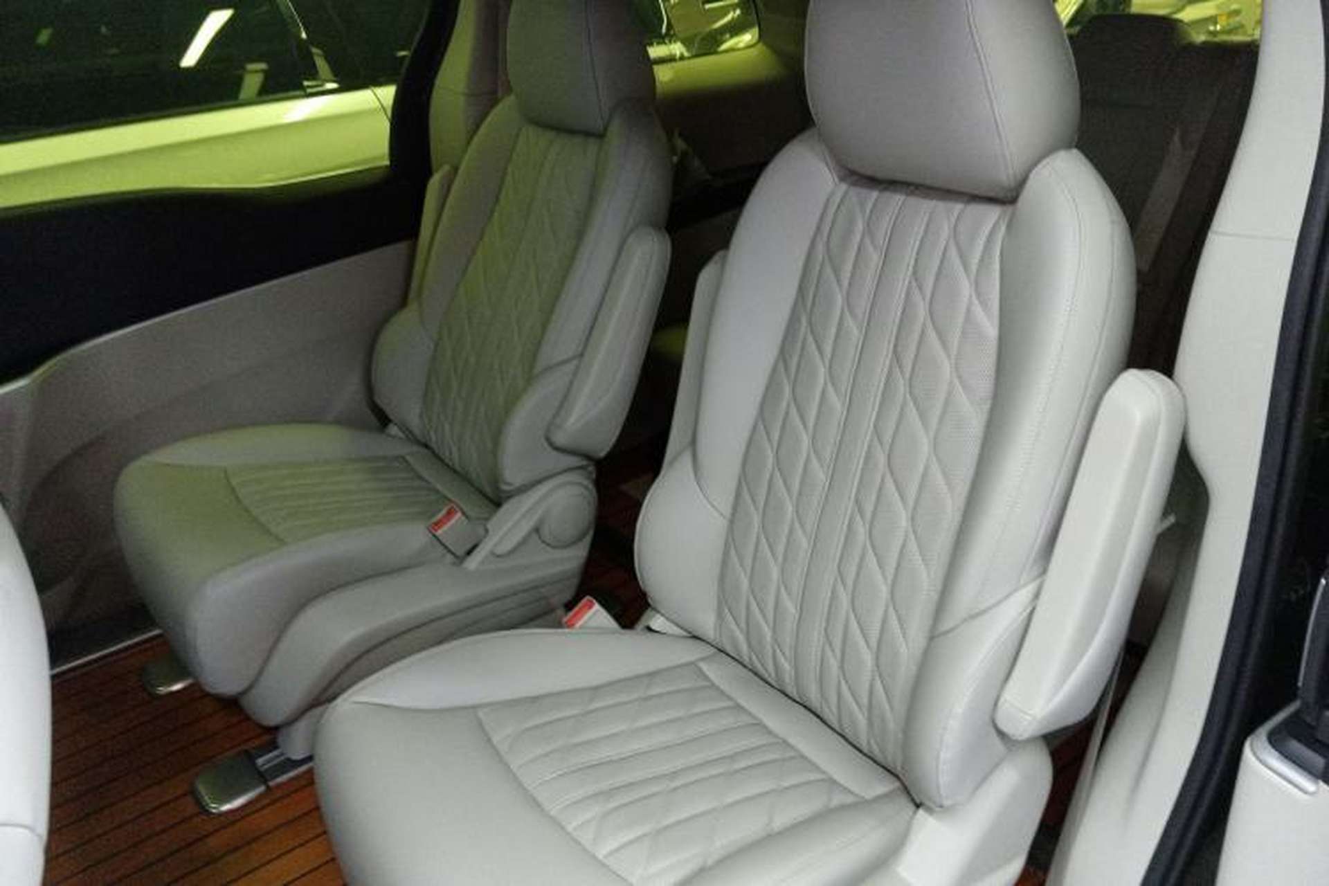 Used Buick GL8 2022 Land Cruiser Executive Class 652T Comfort Model Left Rear Seat
