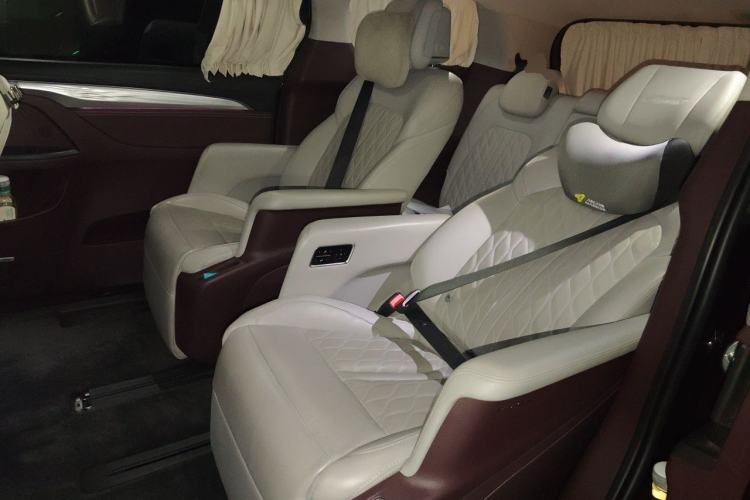 Used Buick GL8 2022 Avenir Aivia 7-Seater Deluxe Edition Left Rear Seat